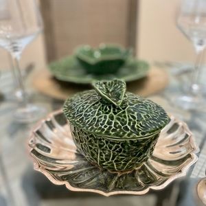 OLFAIRE COVERED CABBAGE BOWL WITH SMALL OVAL LEAF HANDLE